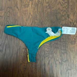 NWT Brazilian reversible bikini bottoms. Teal/mustard size small